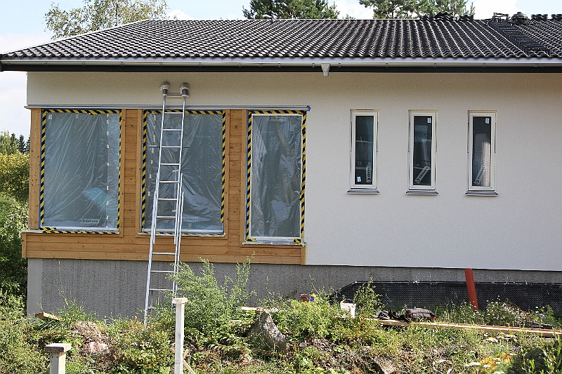 IMG_9038.JPG - Målarna hann inte med detta parti, så det tog vi själva, nu är fönstren tejpade